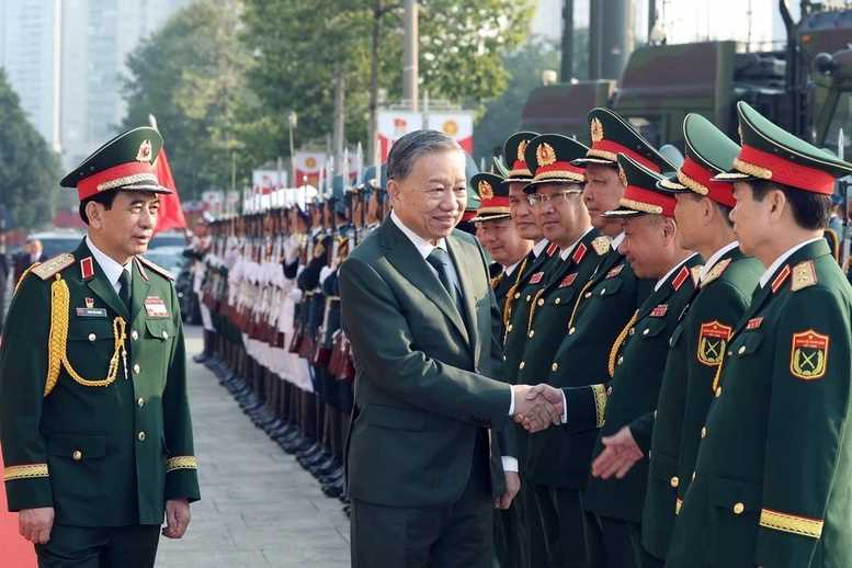 QUÂN ĐỘI NHÂN DÂN VỮNG BƯỚC DƯỚI CỜ ĐẢNG QUANG VINH